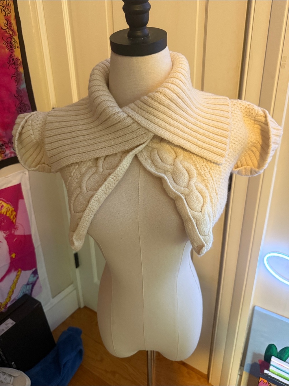 Elie Tahari Cream Cable-Knit Short Sleeve Shrug with Ribbed Collar
